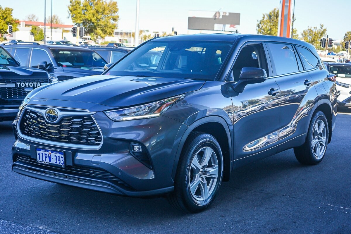 Toyota Kluger image 4