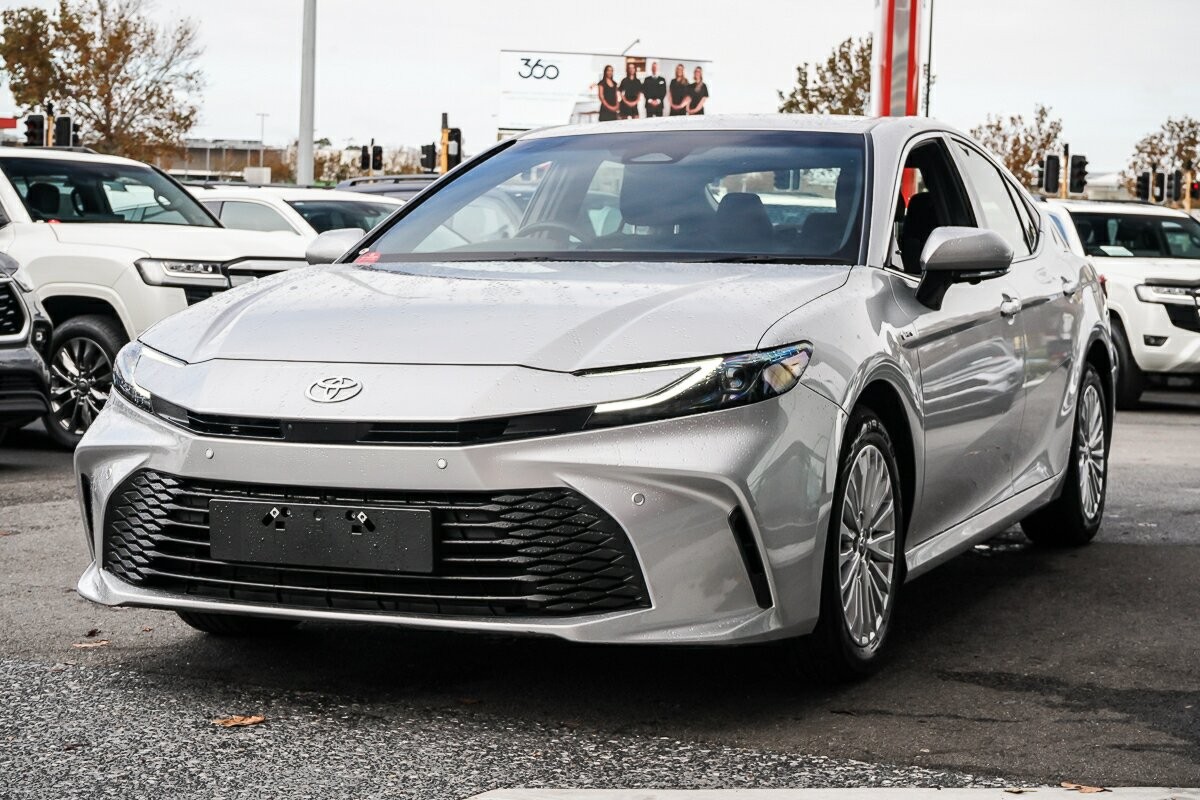 Toyota Camry image 4