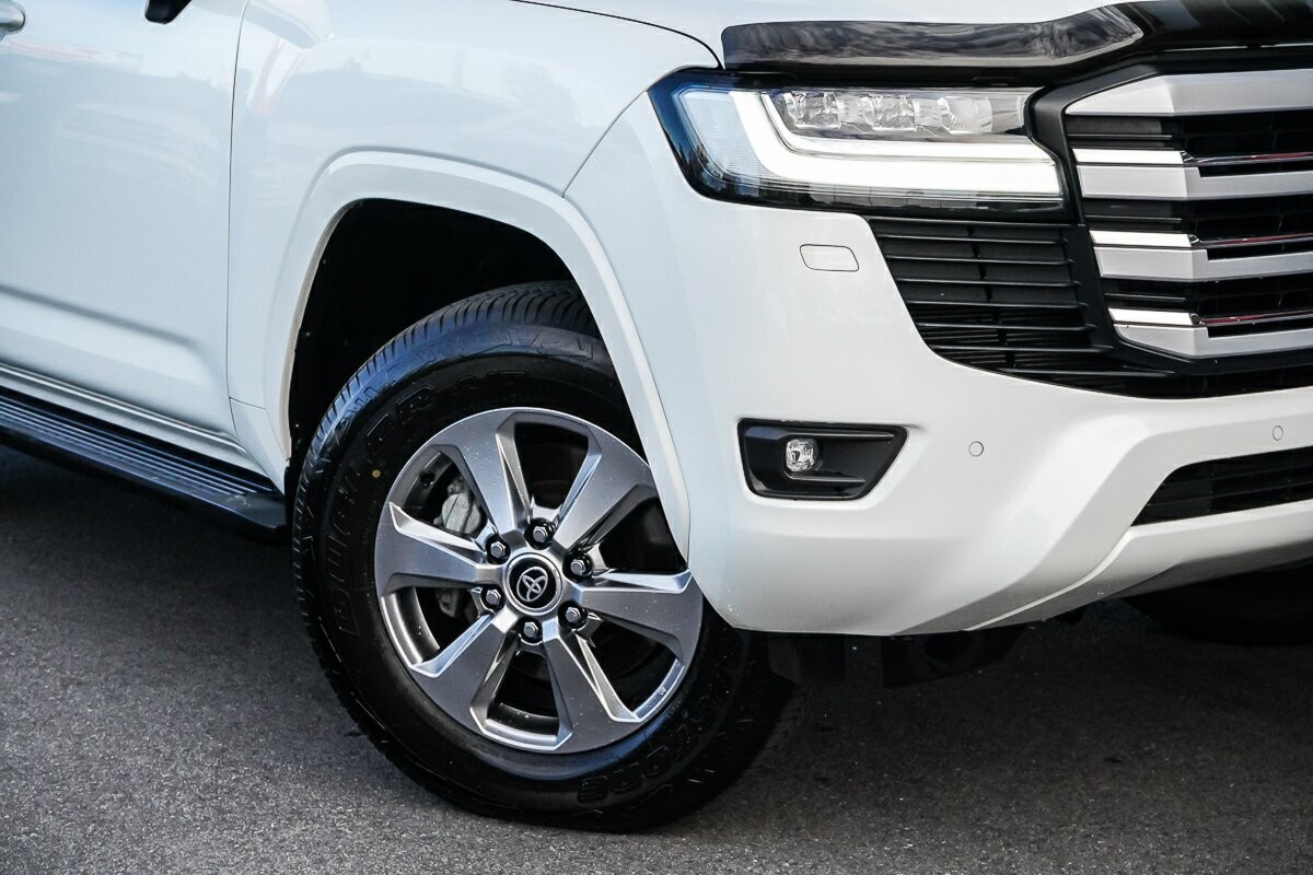 Toyota Landcruiser image 2