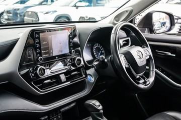 https://vehicle-cdn.autoleague.cloud/34708_6512464_23.jpg