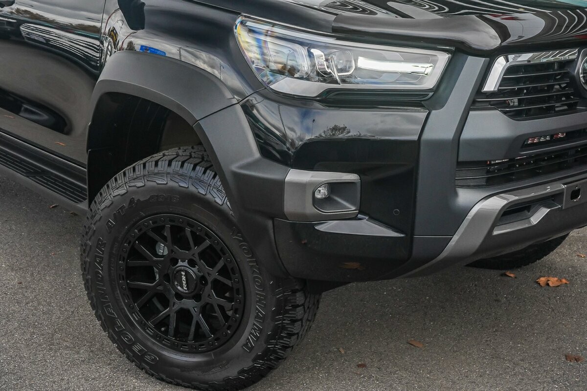 Toyota Hilux image 2