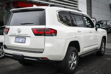 https://vehicle-cdn.autoleague.cloud/34708_6512493_8.jpg