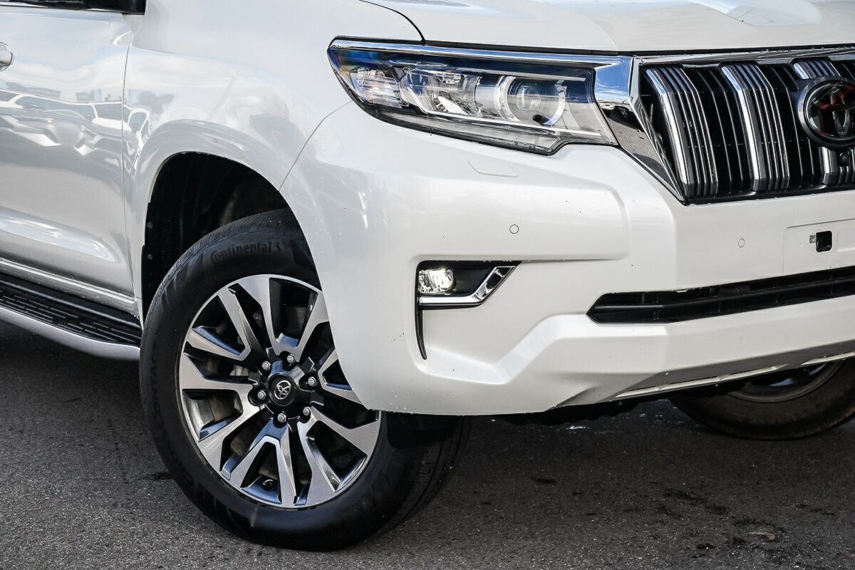 Toyota Landcruiser Prado image 2