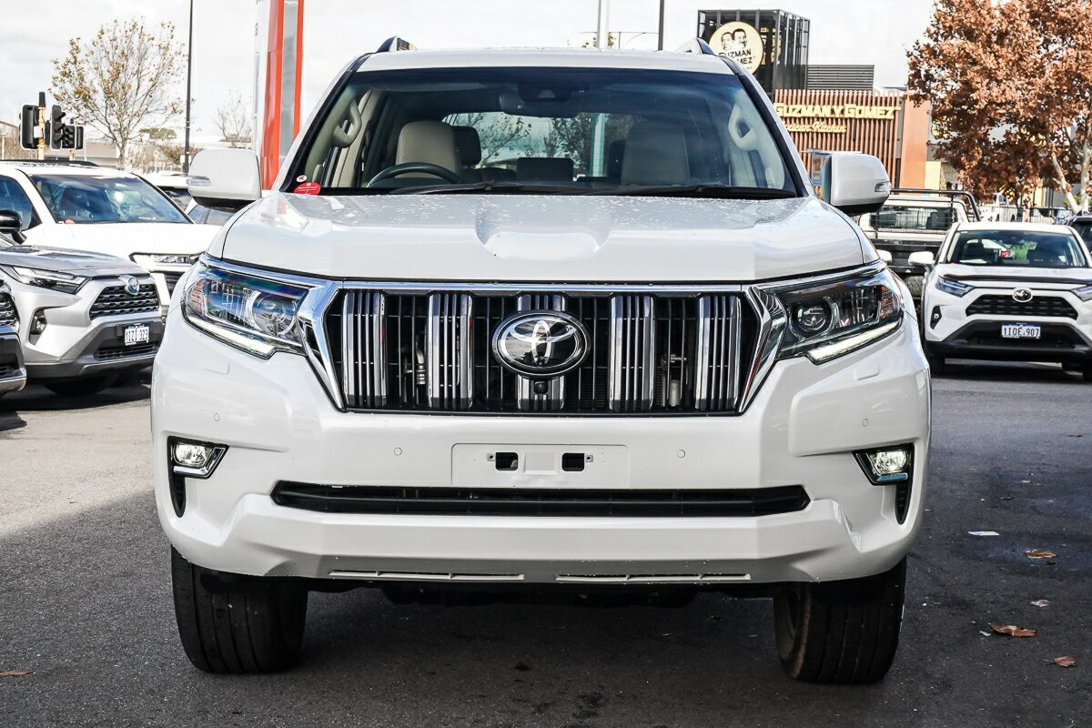 Toyota Landcruiser Prado image 3