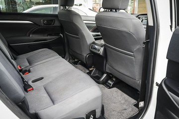 https://vehicle-cdn.autoleague.cloud/34708_6512513_11.jpg