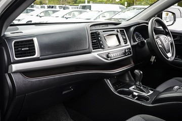 https://vehicle-cdn.autoleague.cloud/34708_6512513_23.jpg