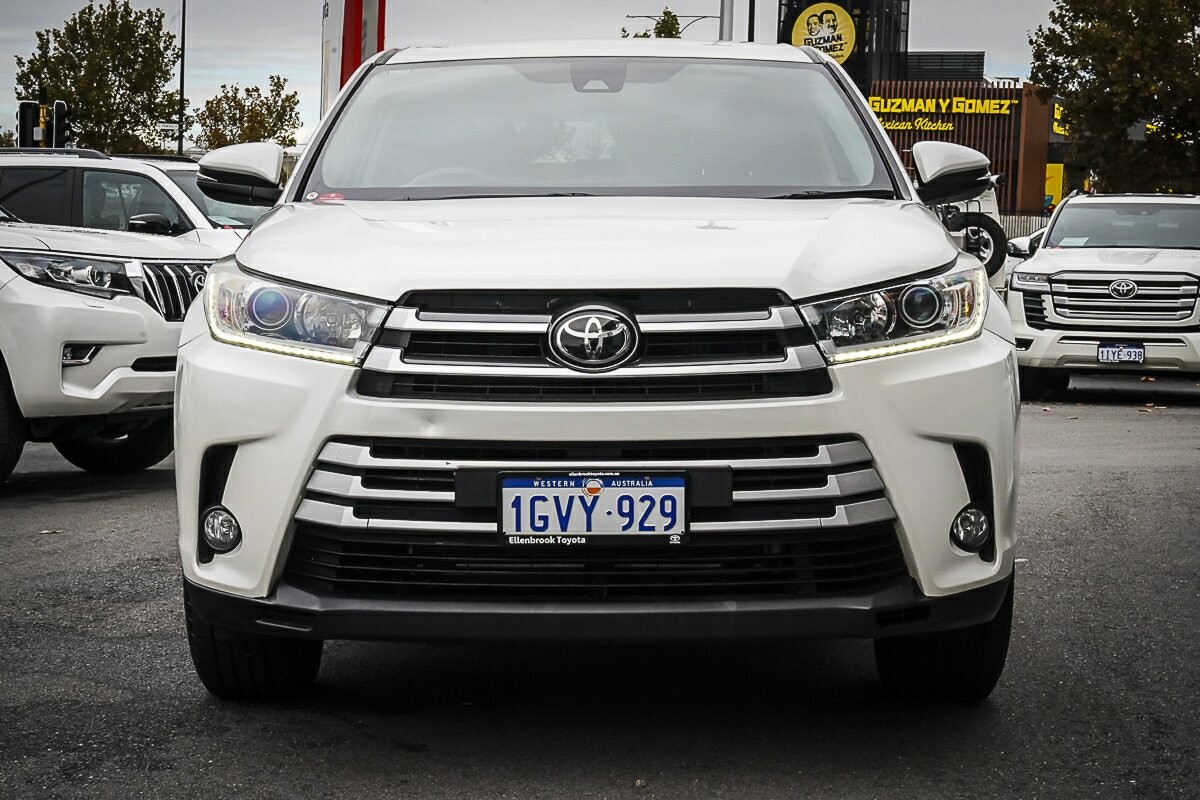 Toyota Kluger image 3