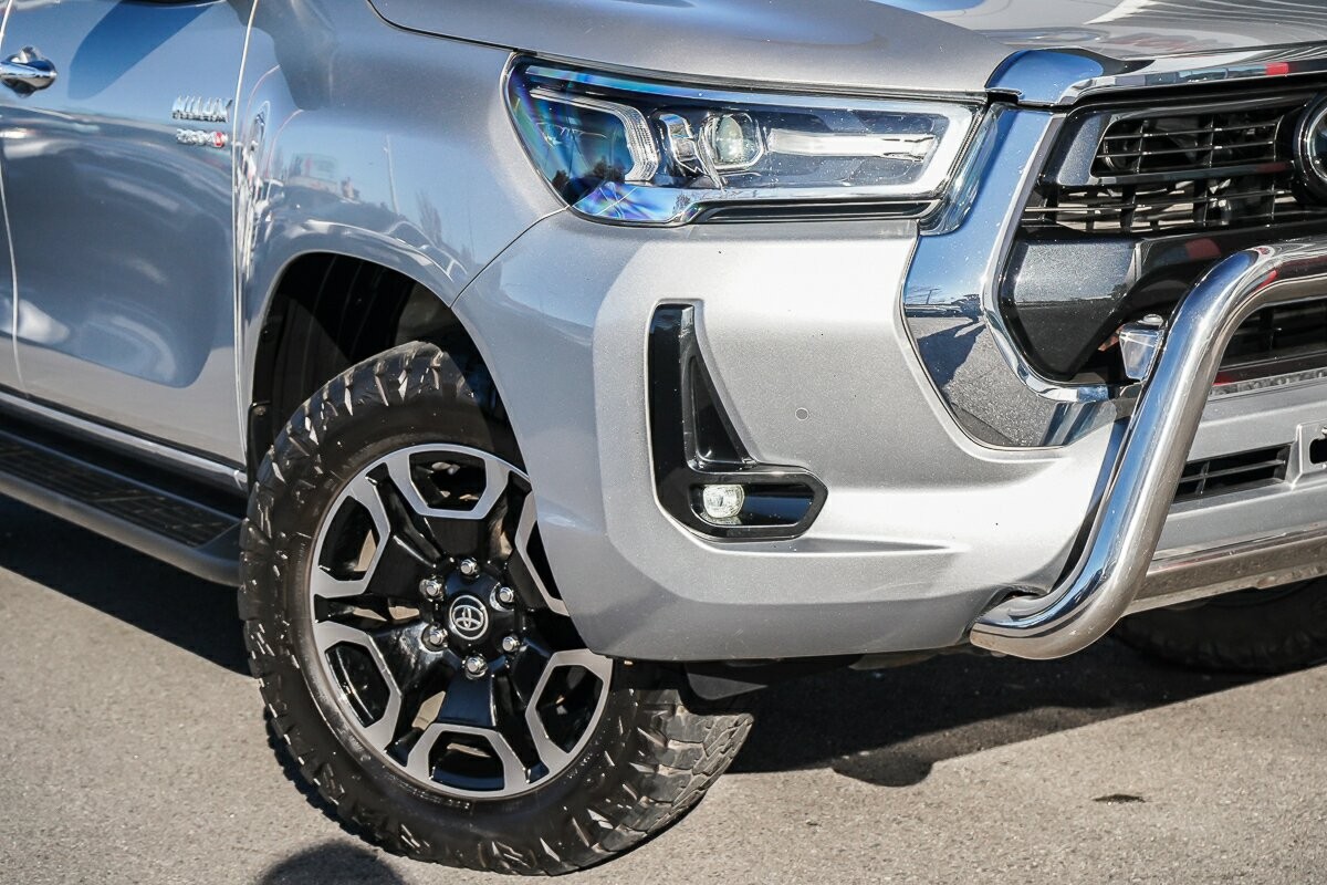 Toyota Hilux image 2