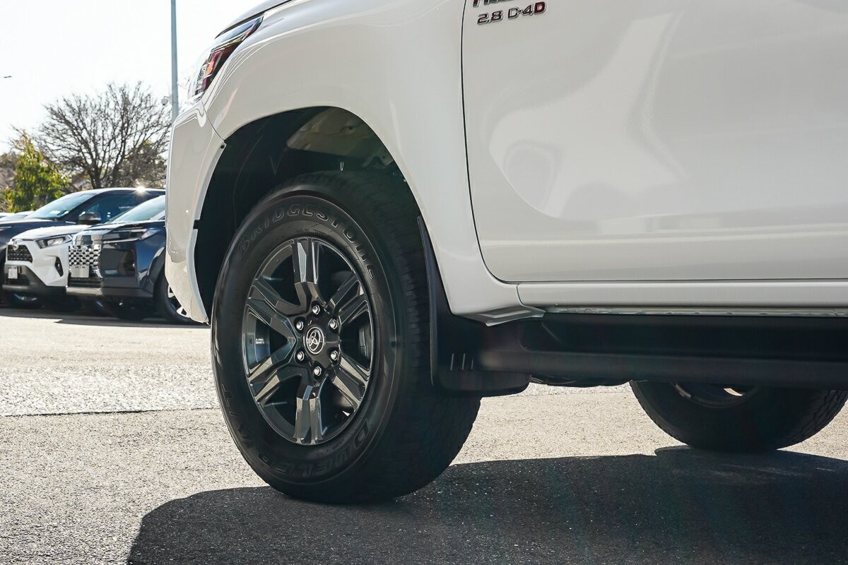 Toyota Hilux image 4