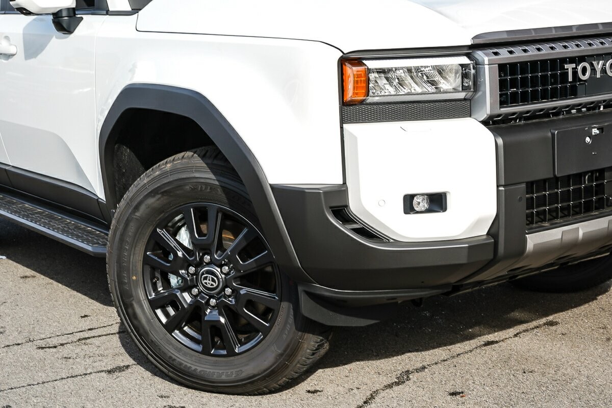 Toyota Landcruiser Prado image 2