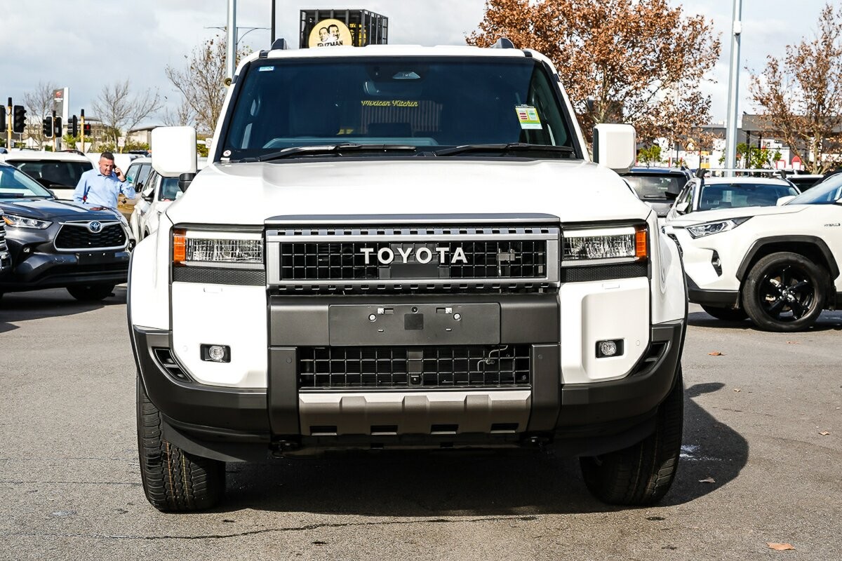 Toyota Landcruiser Prado image 3