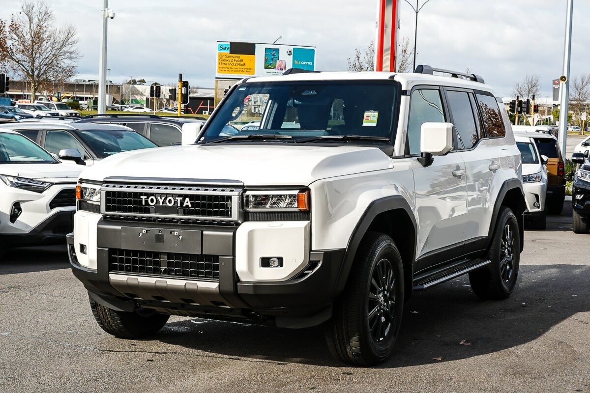 Toyota Landcruiser Prado image 4