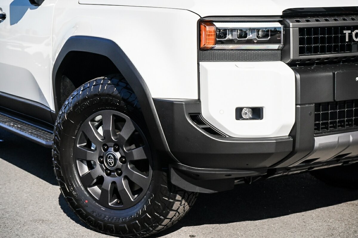 Toyota Landcruiser Prado image 2