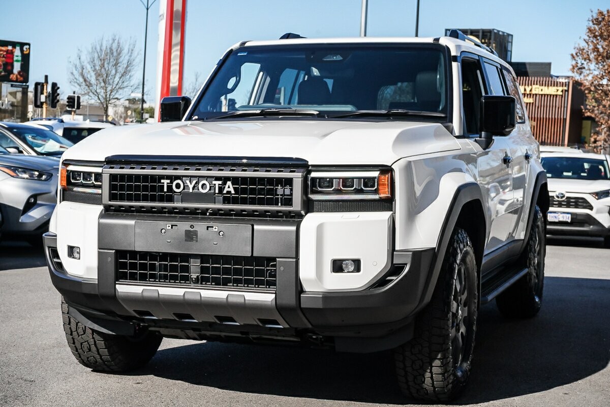 Toyota Landcruiser Prado image 4