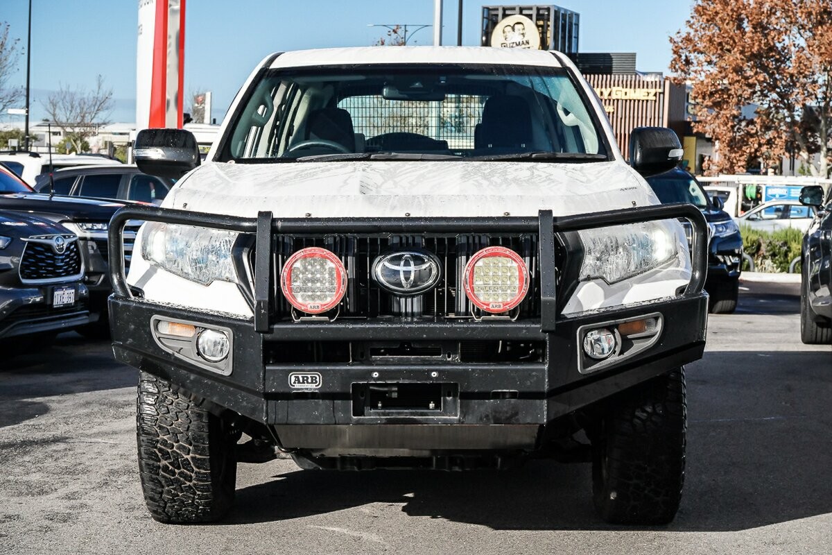 Toyota Landcruiser Prado image 3