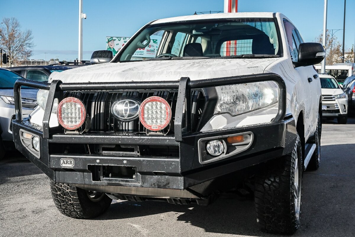 Toyota Landcruiser Prado image 4