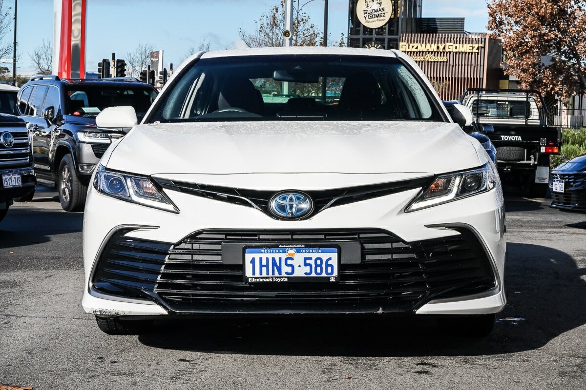 Toyota Camry image 3
