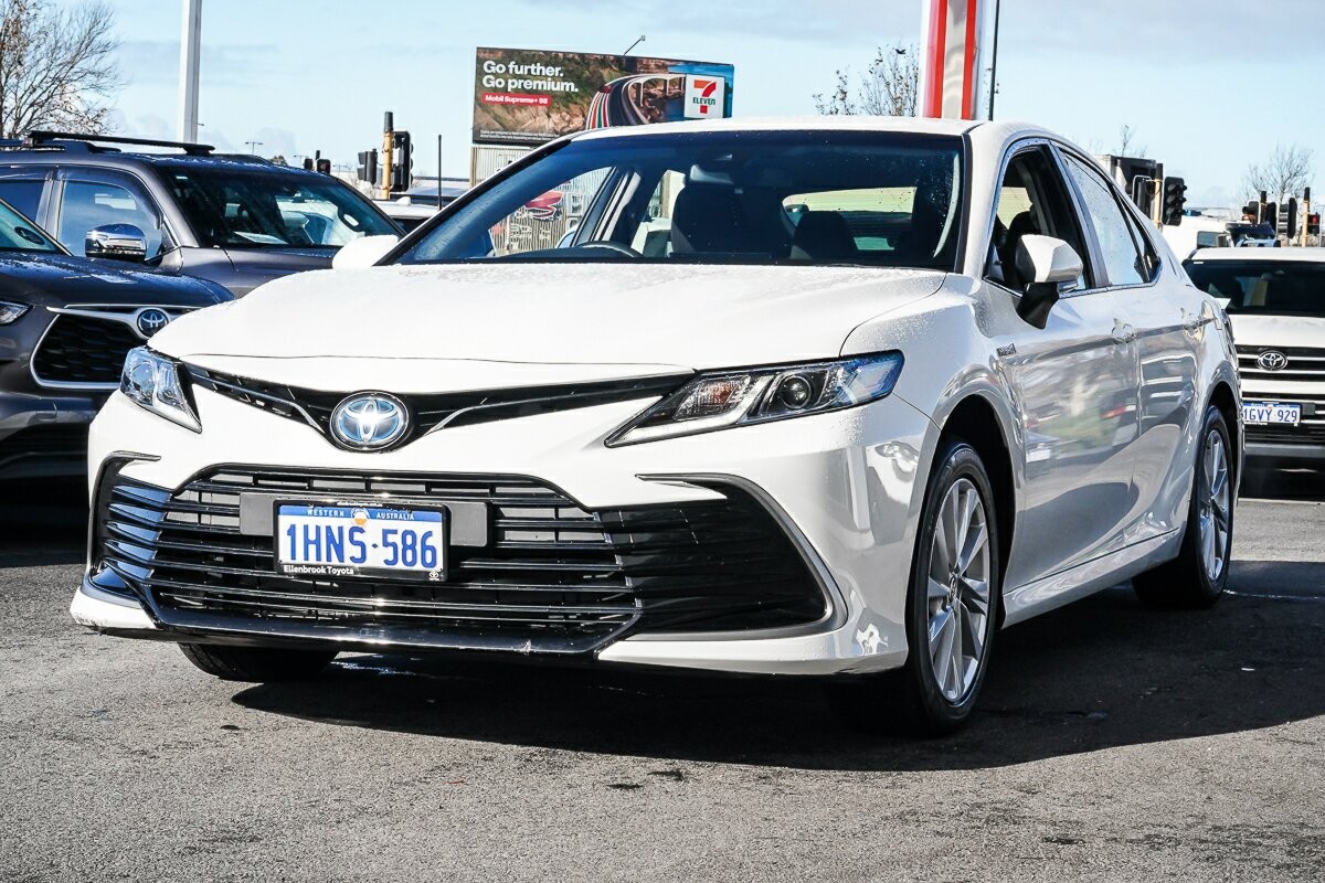 Toyota Camry image 4