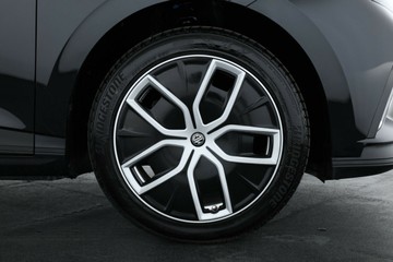 https://vehicle-cdn.autoleague.cloud/34720_1139706_4.jpg