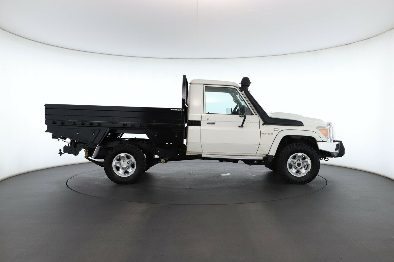 Toyota Landcruiser image 2