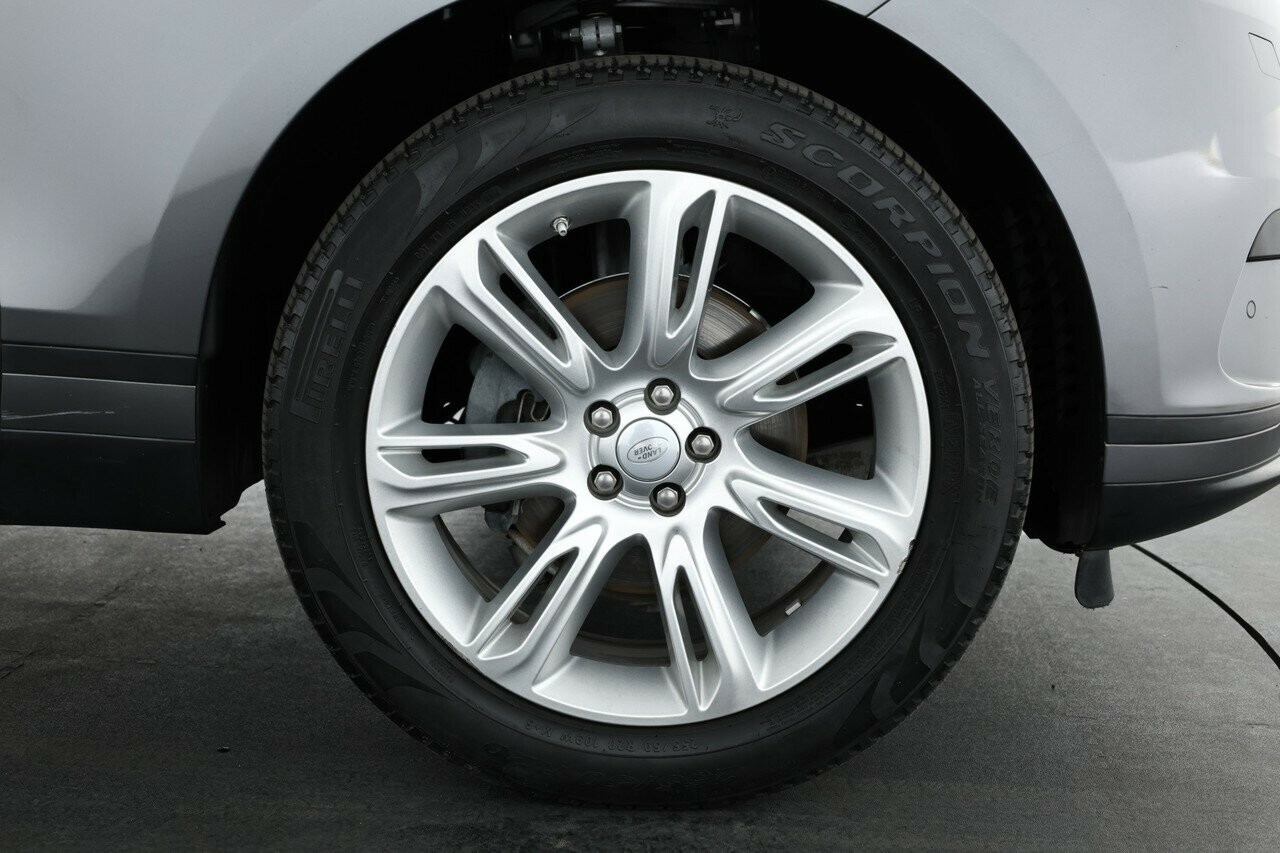 Land Rover Range Rover Velar image 4