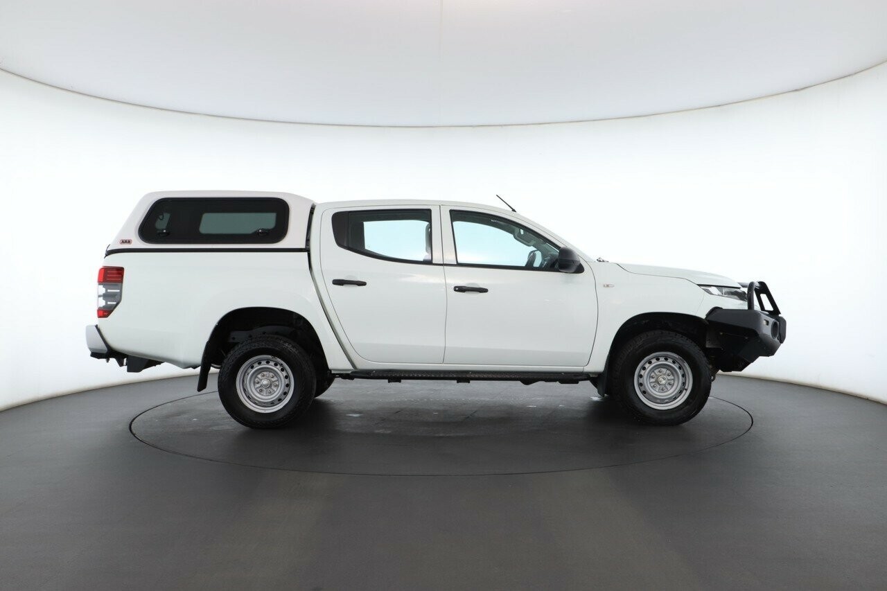 Mitsubishi Triton image 2