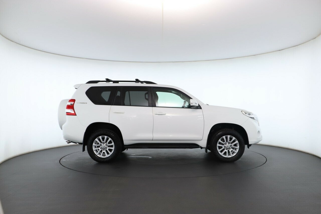 Toyota Landcruiser Prado image 2