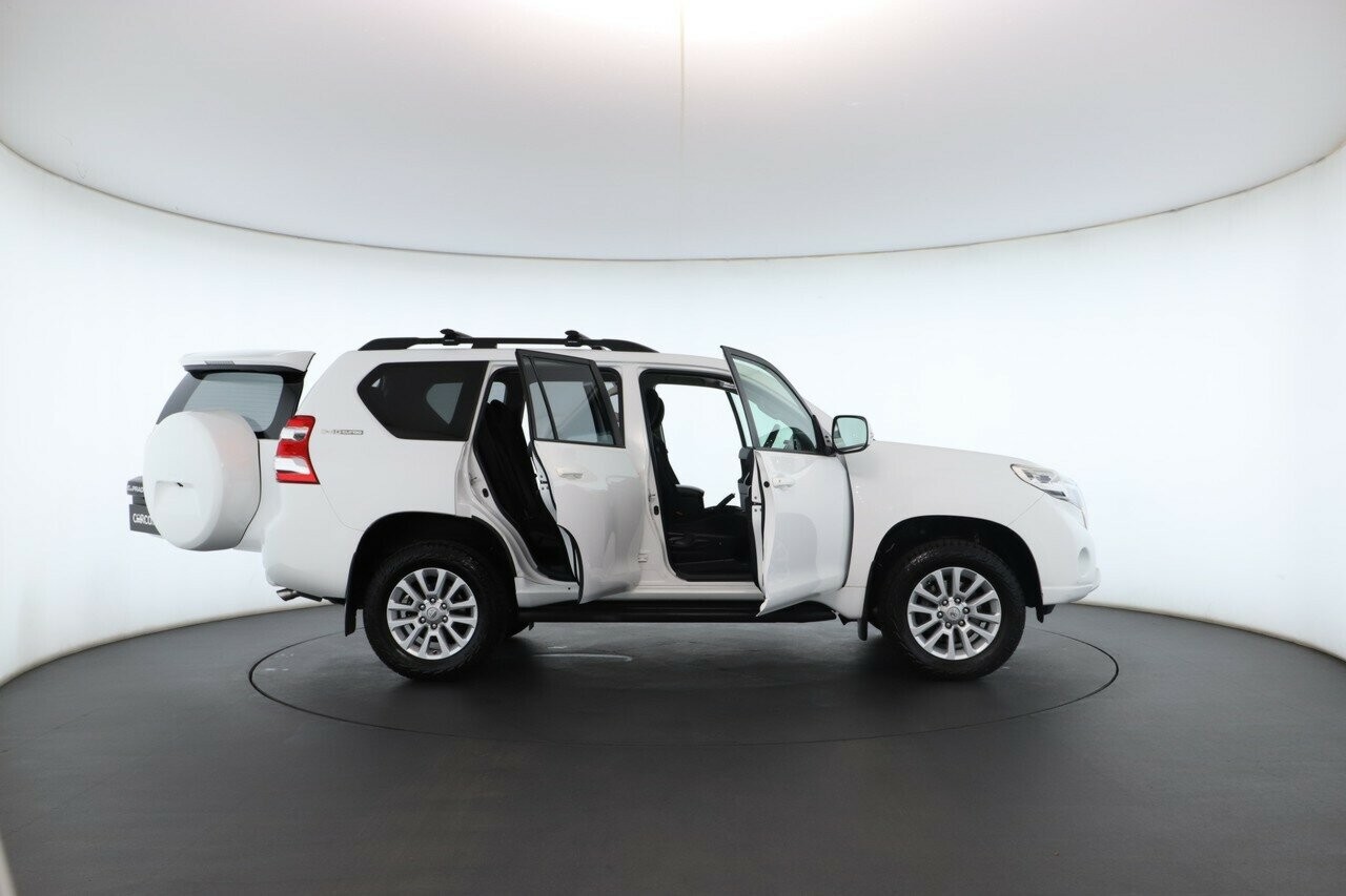 Toyota Landcruiser Prado image 3