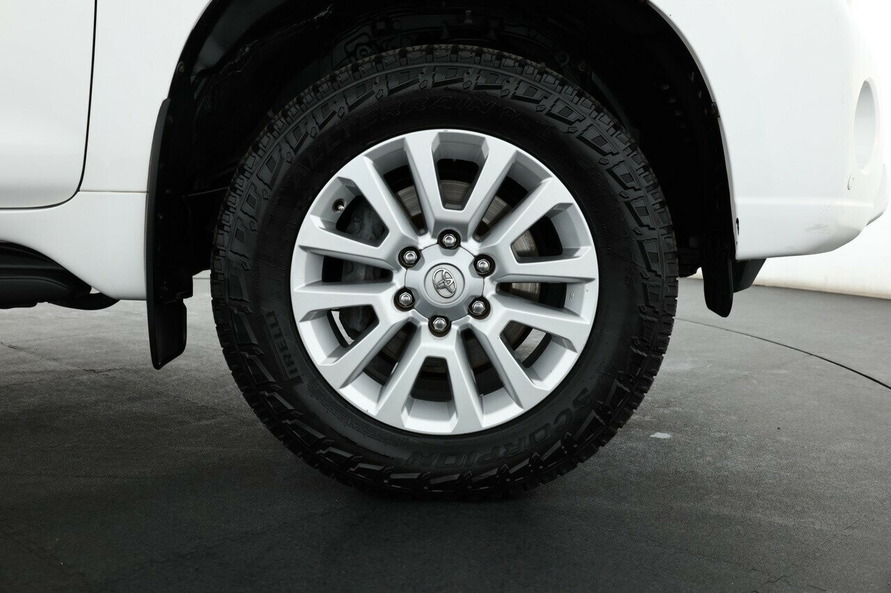 Toyota Landcruiser Prado image 4