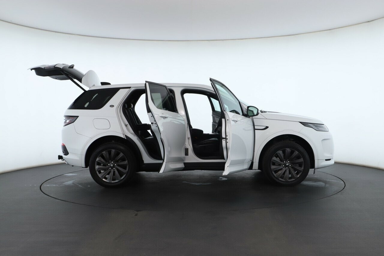 Land Rover Discovery Sport image 2