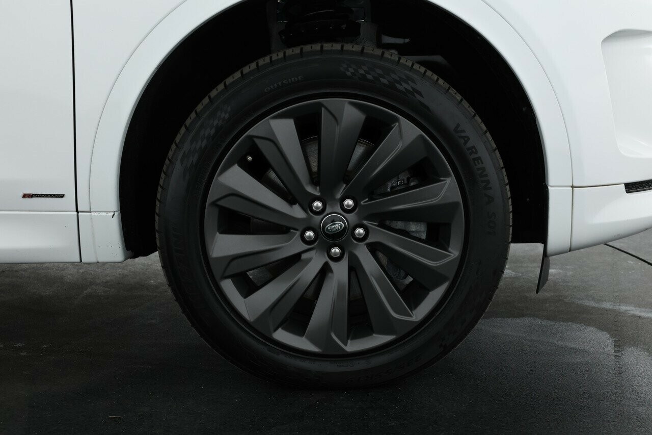 Land Rover Discovery Sport image 4