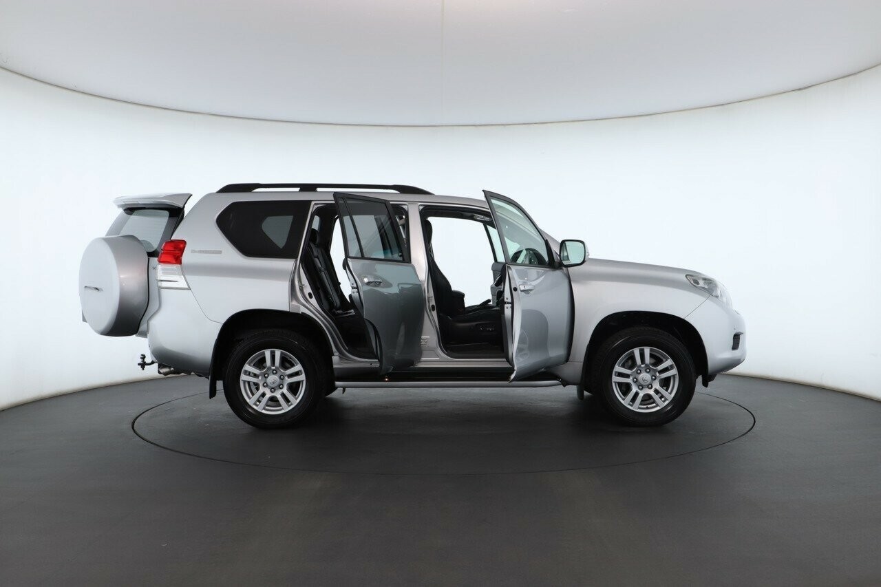 Toyota Landcruiser Prado image 2