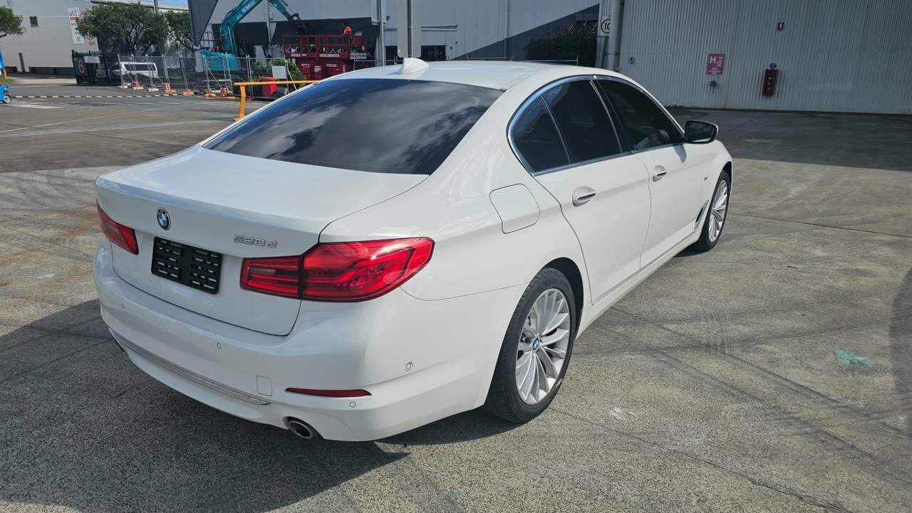 BMW 5 Series image 1