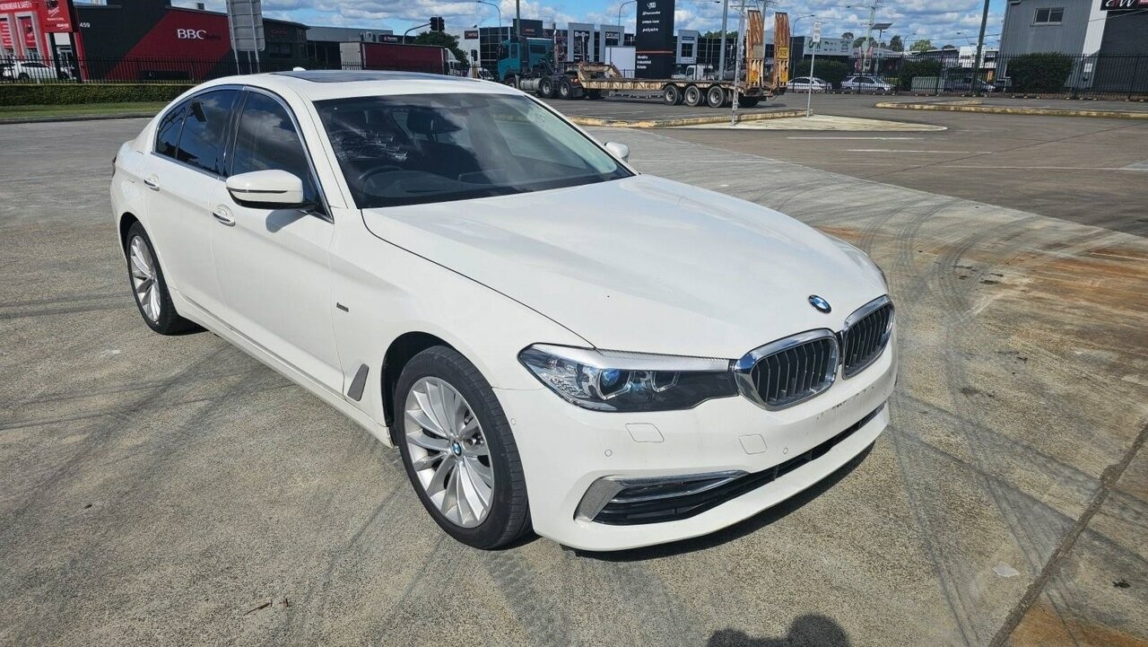 BMW 5 Series image 3