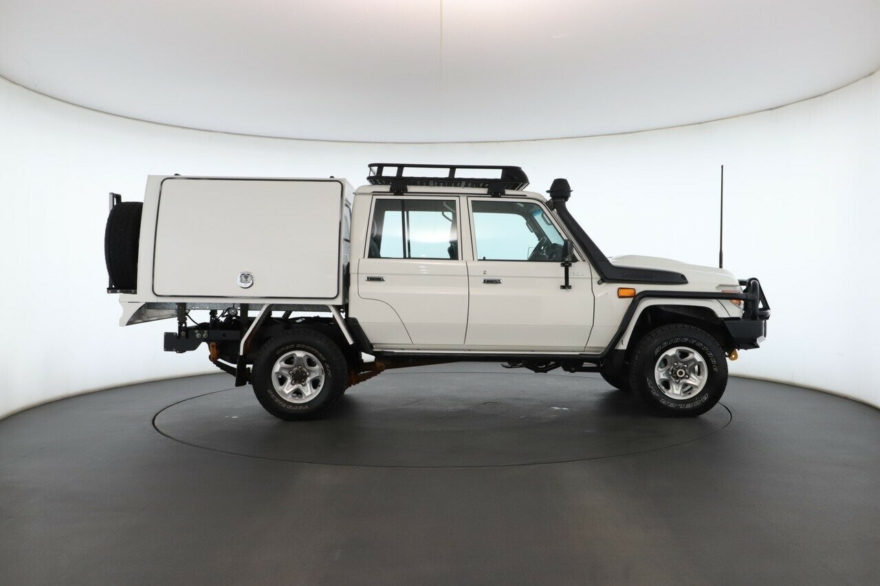 Toyota Landcruiser image 3