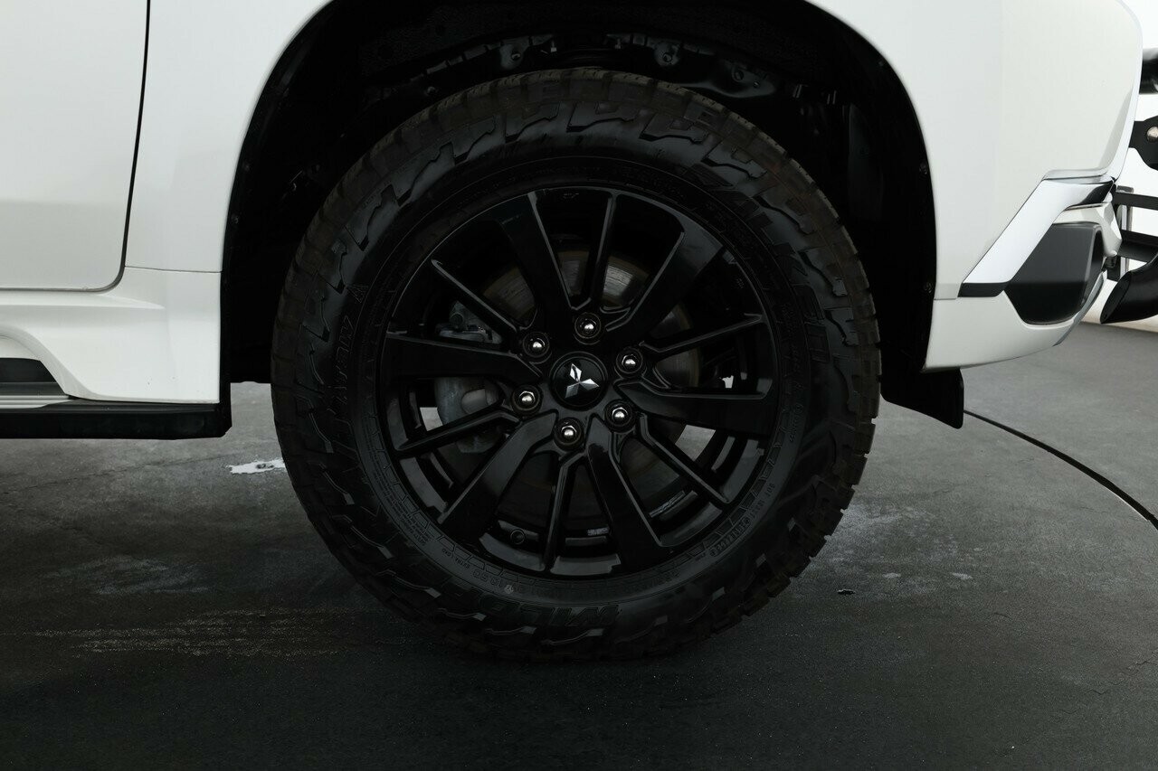 Mitsubishi Pajero Sport image 4
