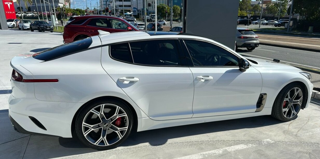 Kia Stinger image 2