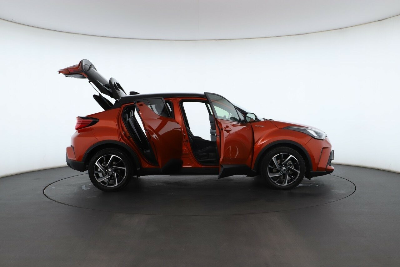Toyota C-hr image 2
