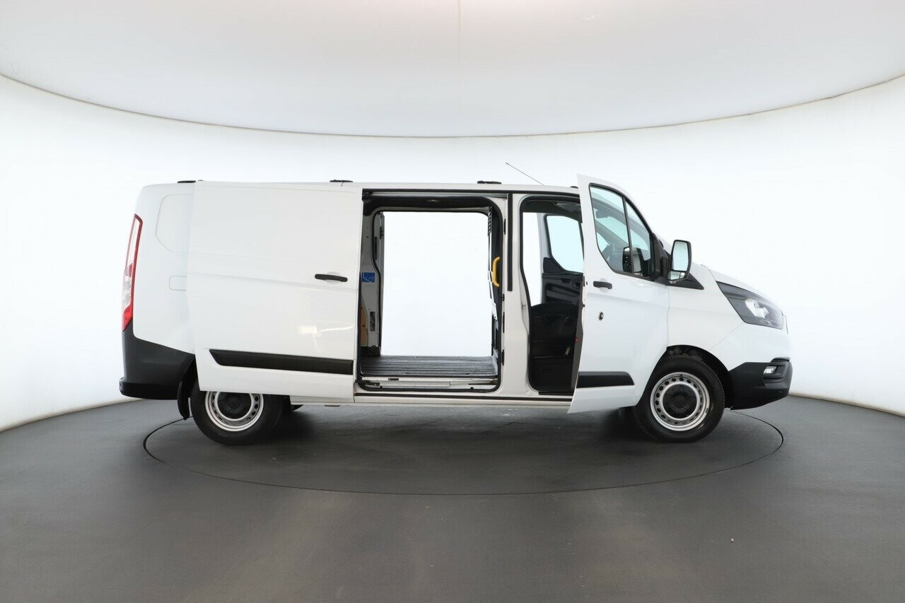 Ford Transit Custom image 2