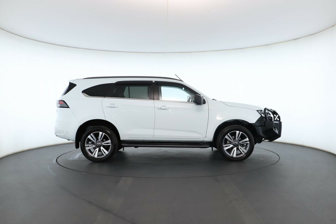 Isuzu Mu-x image 3