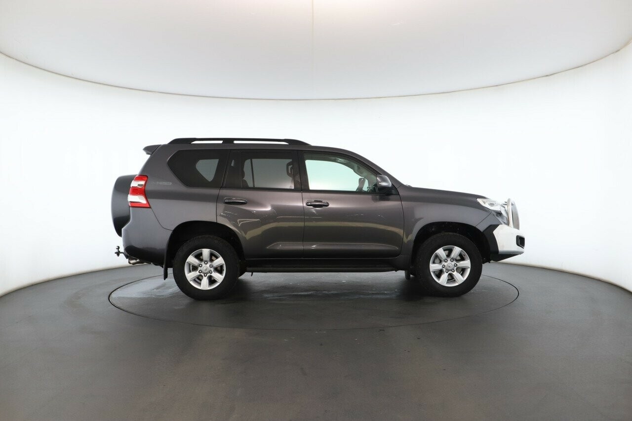 Toyota Landcruiser Prado image 2