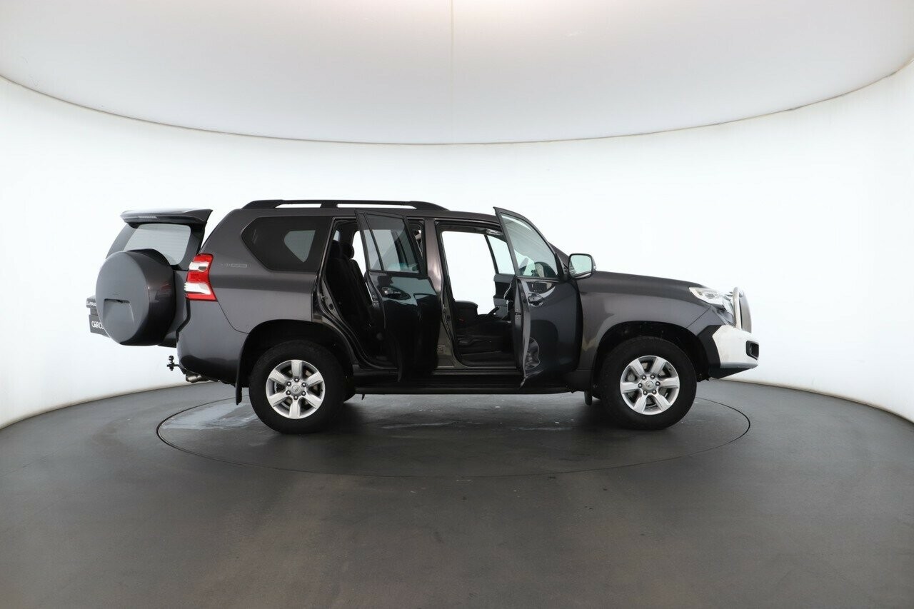Toyota Landcruiser Prado image 3