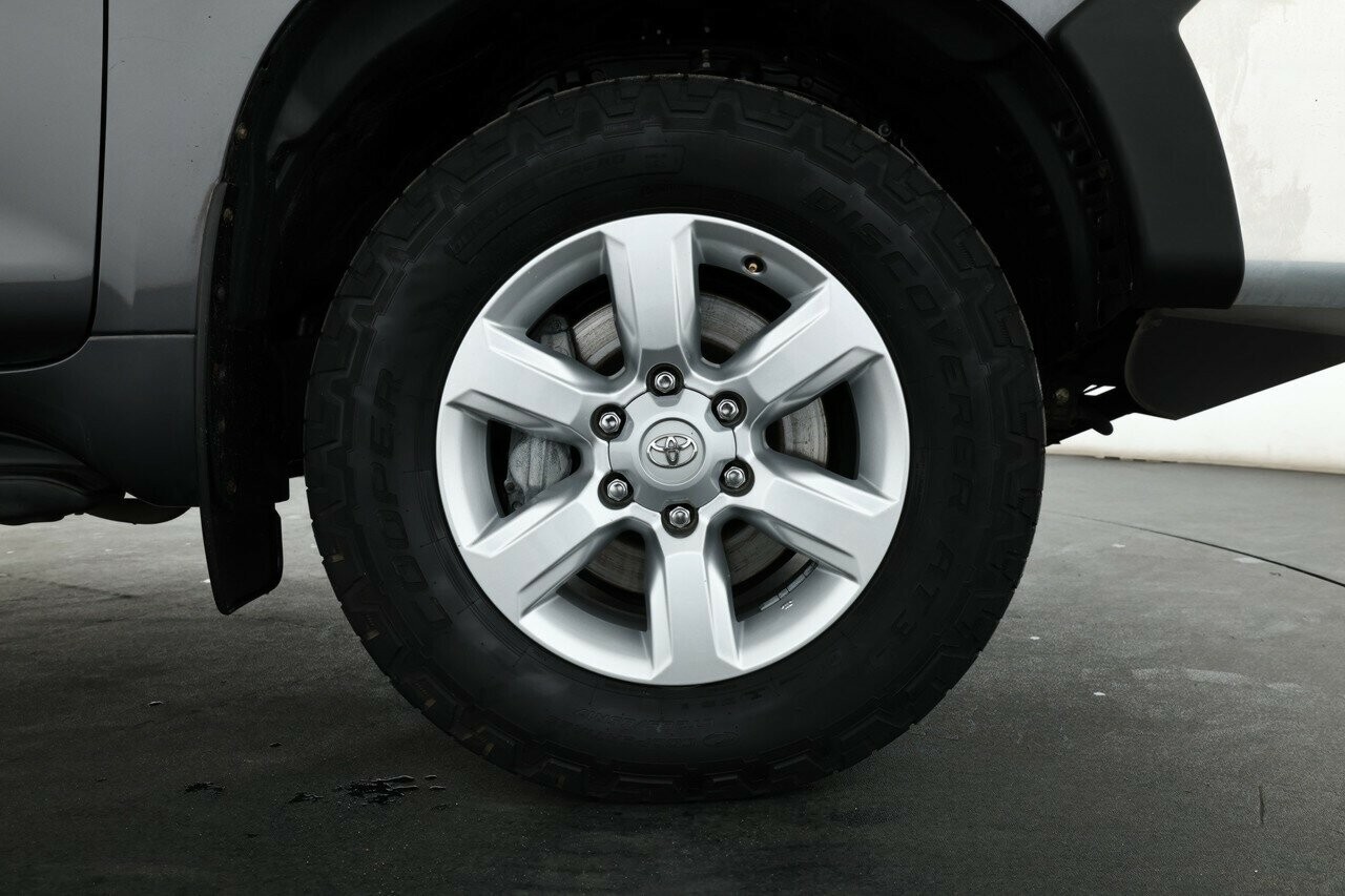 Toyota Landcruiser Prado image 4