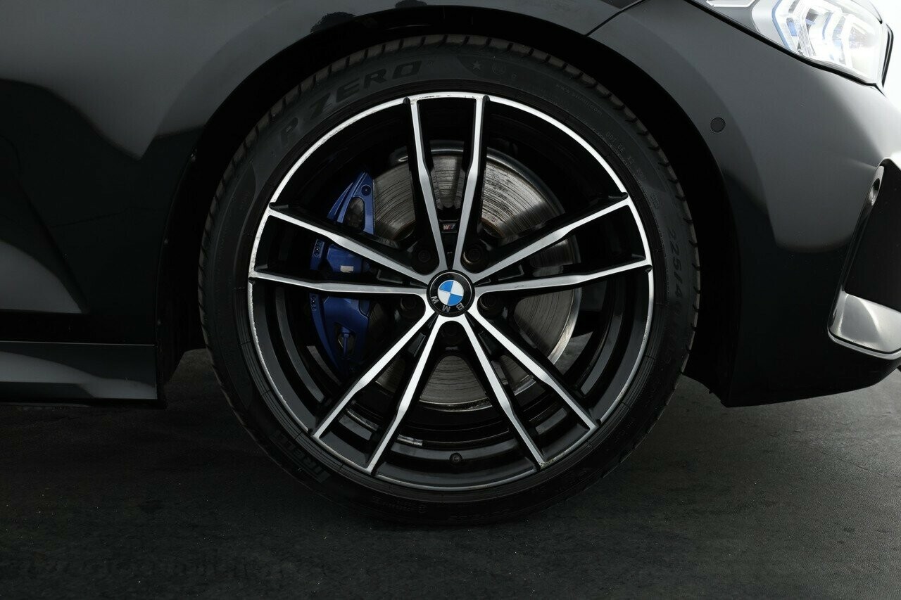 BMW 3 Series image 4