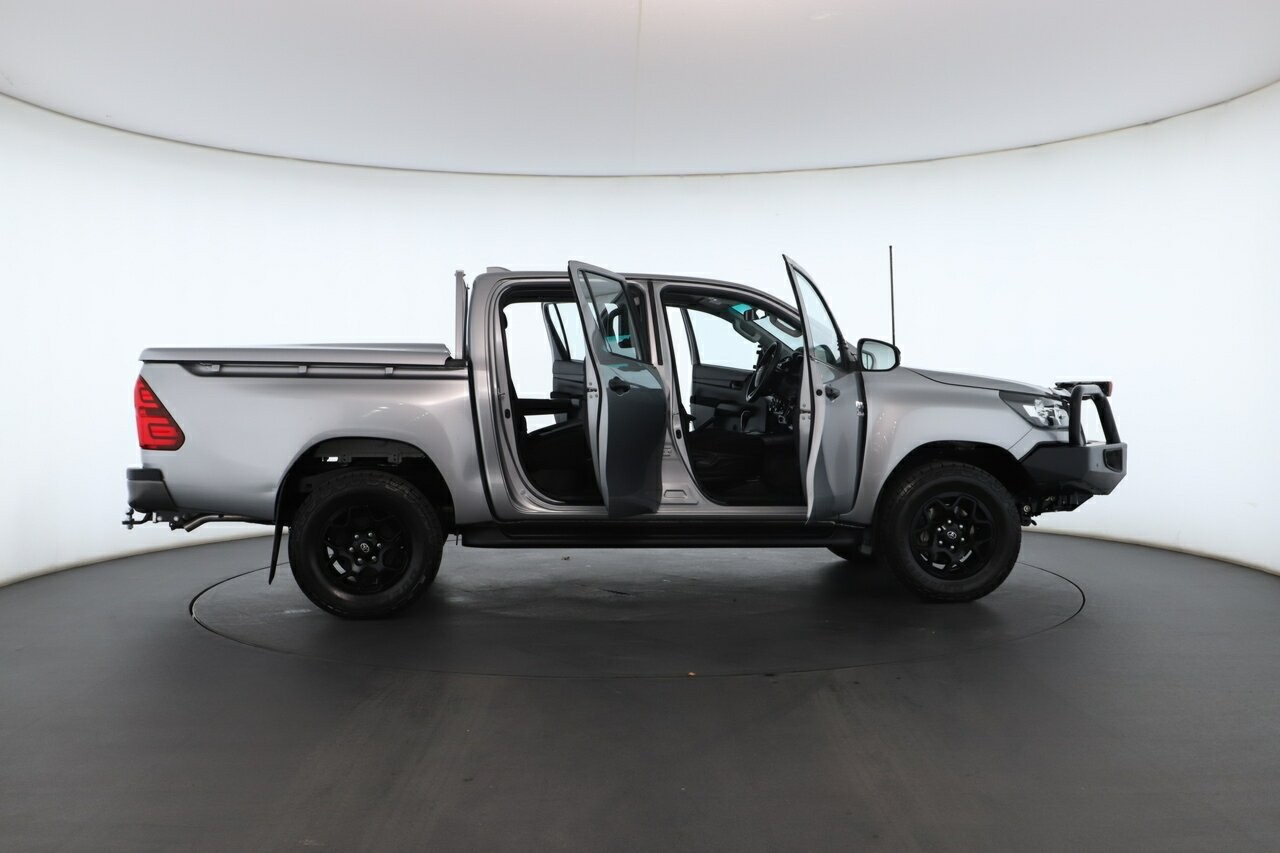 Toyota Hilux image 3