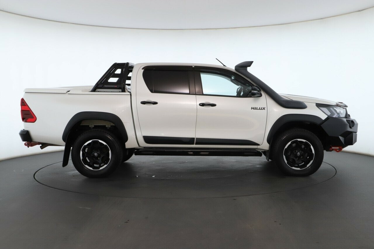Toyota Hilux image 4