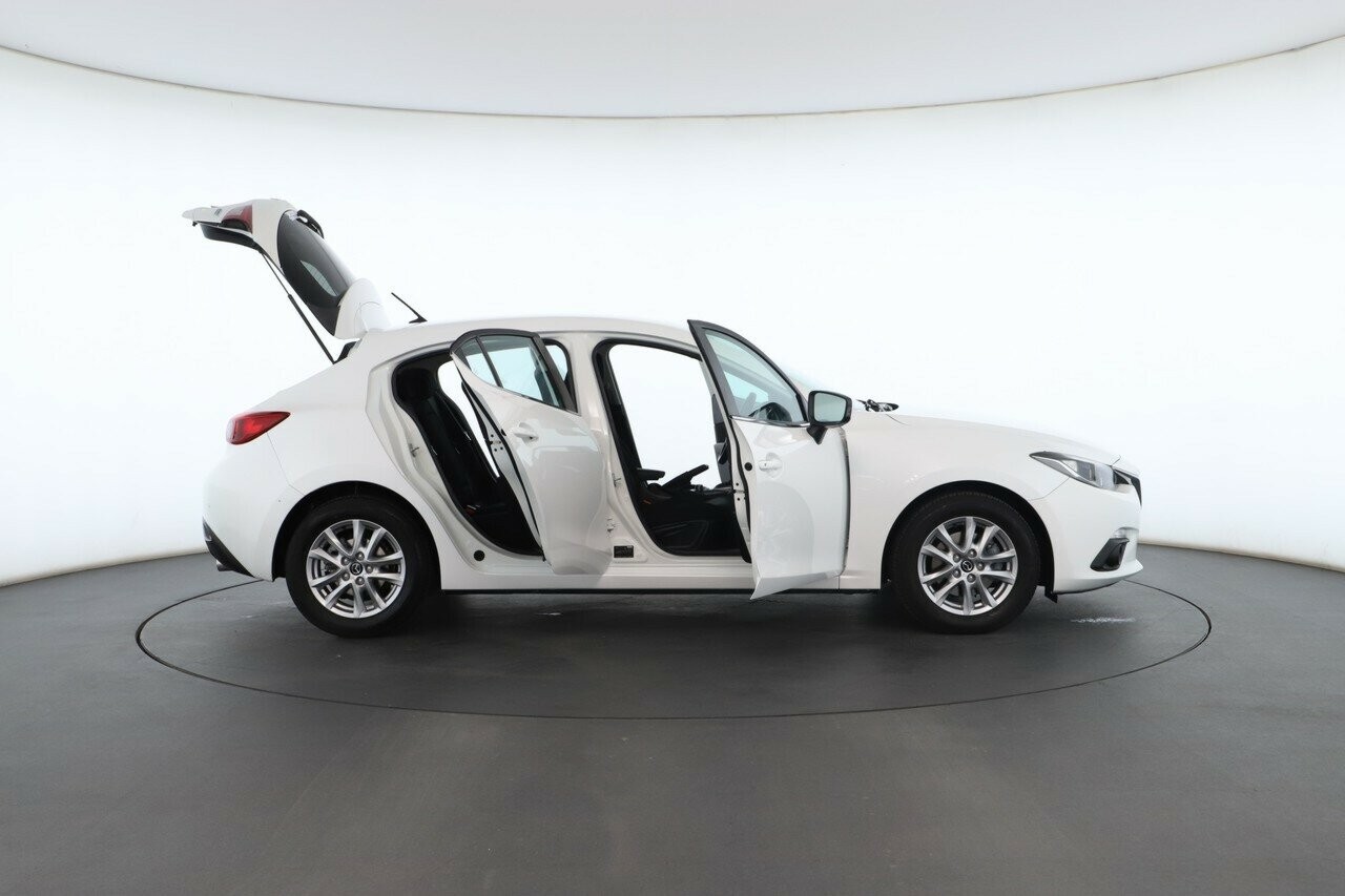 Mazda 3 image 2