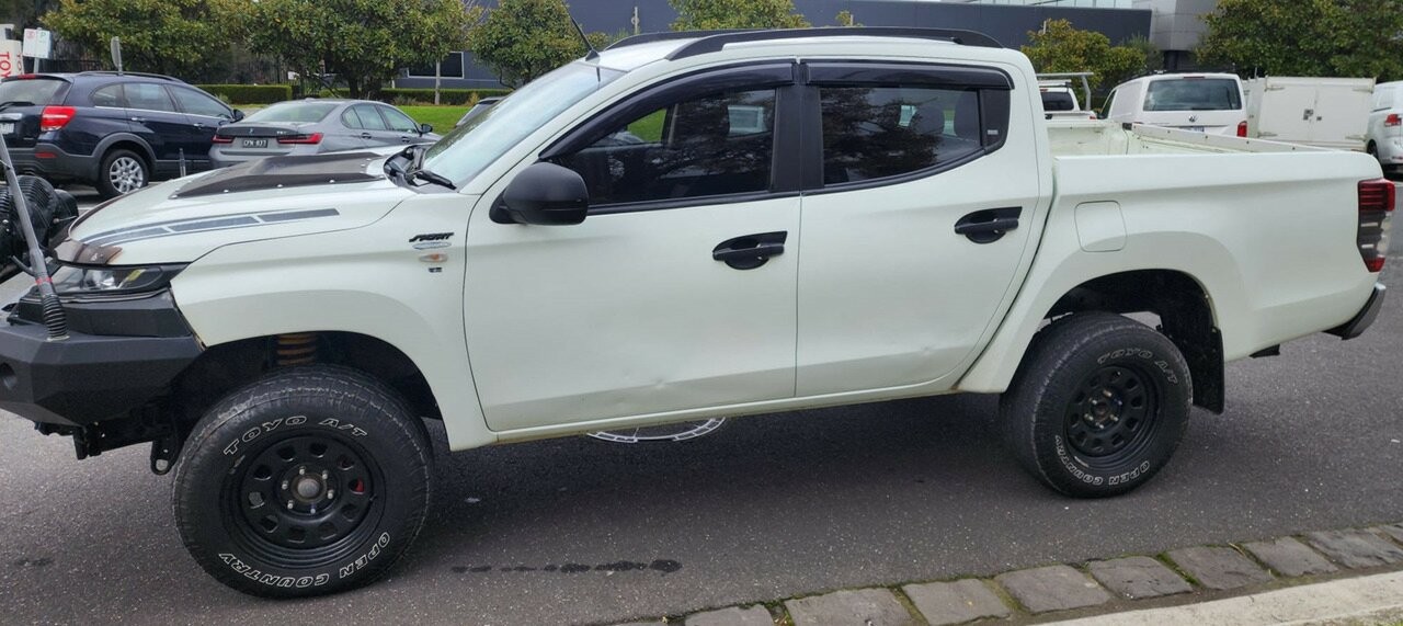 Mitsubishi Triton image 2