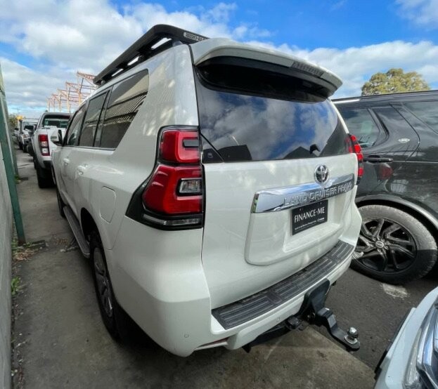 Toyota Landcruiser Prado image 3