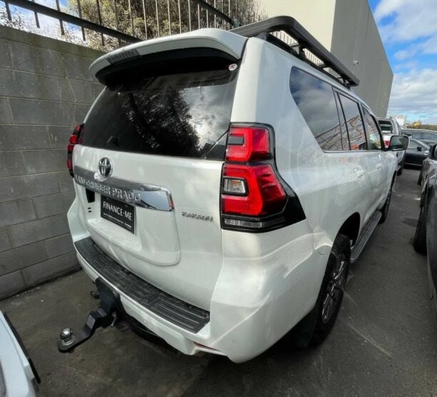 Toyota Landcruiser Prado image 4